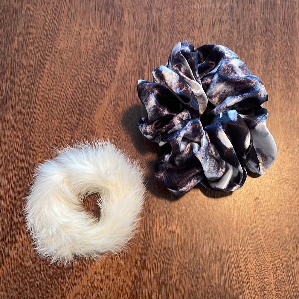 Deluxe set of scruchies